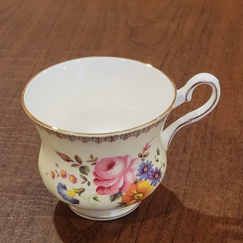 Vintage Royal Grafton Fine Bone China Tea Cup Retro 70s England.